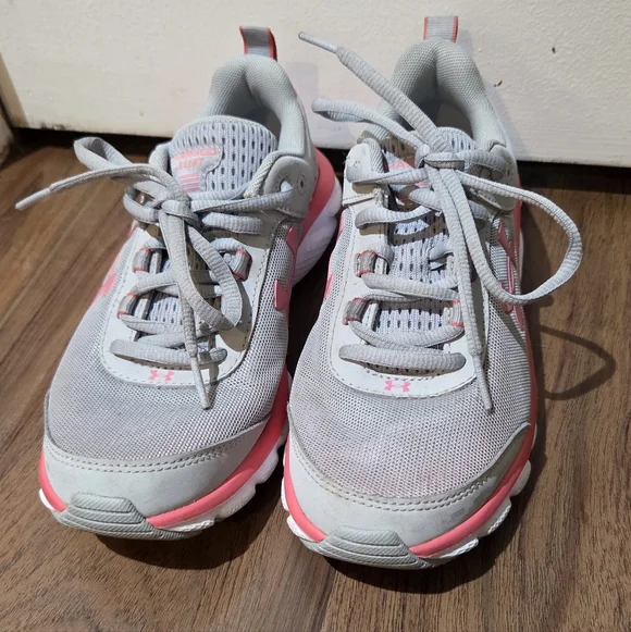 Women's Bright Pink And Gray Under Armour Shoes, Size 6.5 - Picture 3 of 15